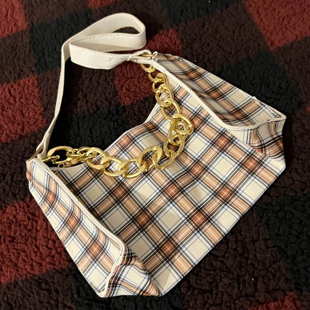 Chain decor shoulder bag